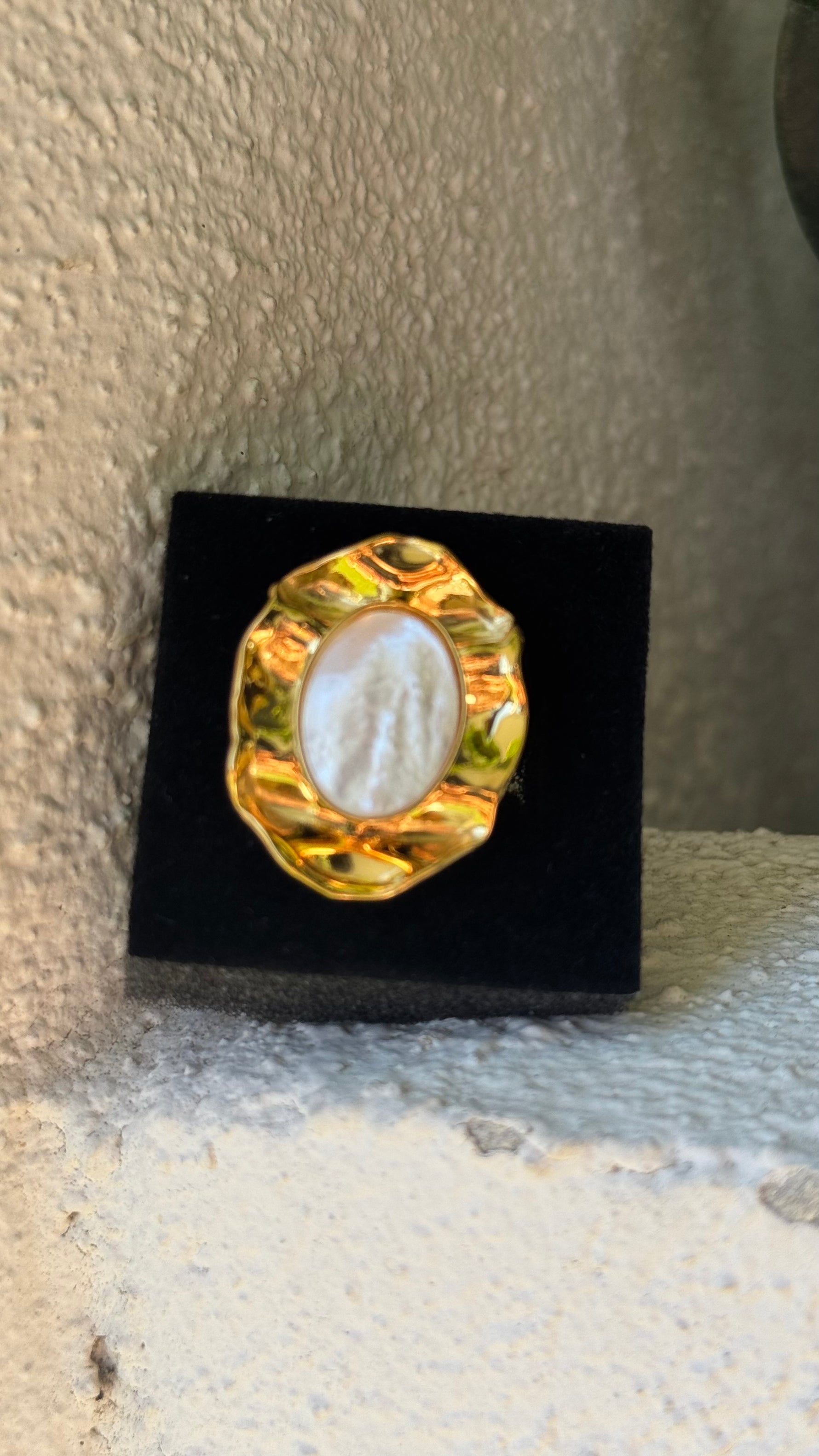 Anello con pietra bianca oro/ argento