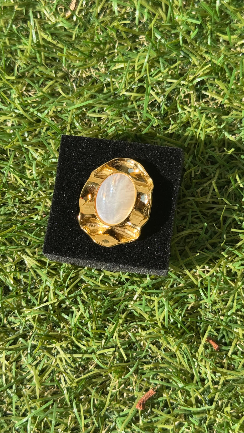 Anello con pietra bianca oro/ argento