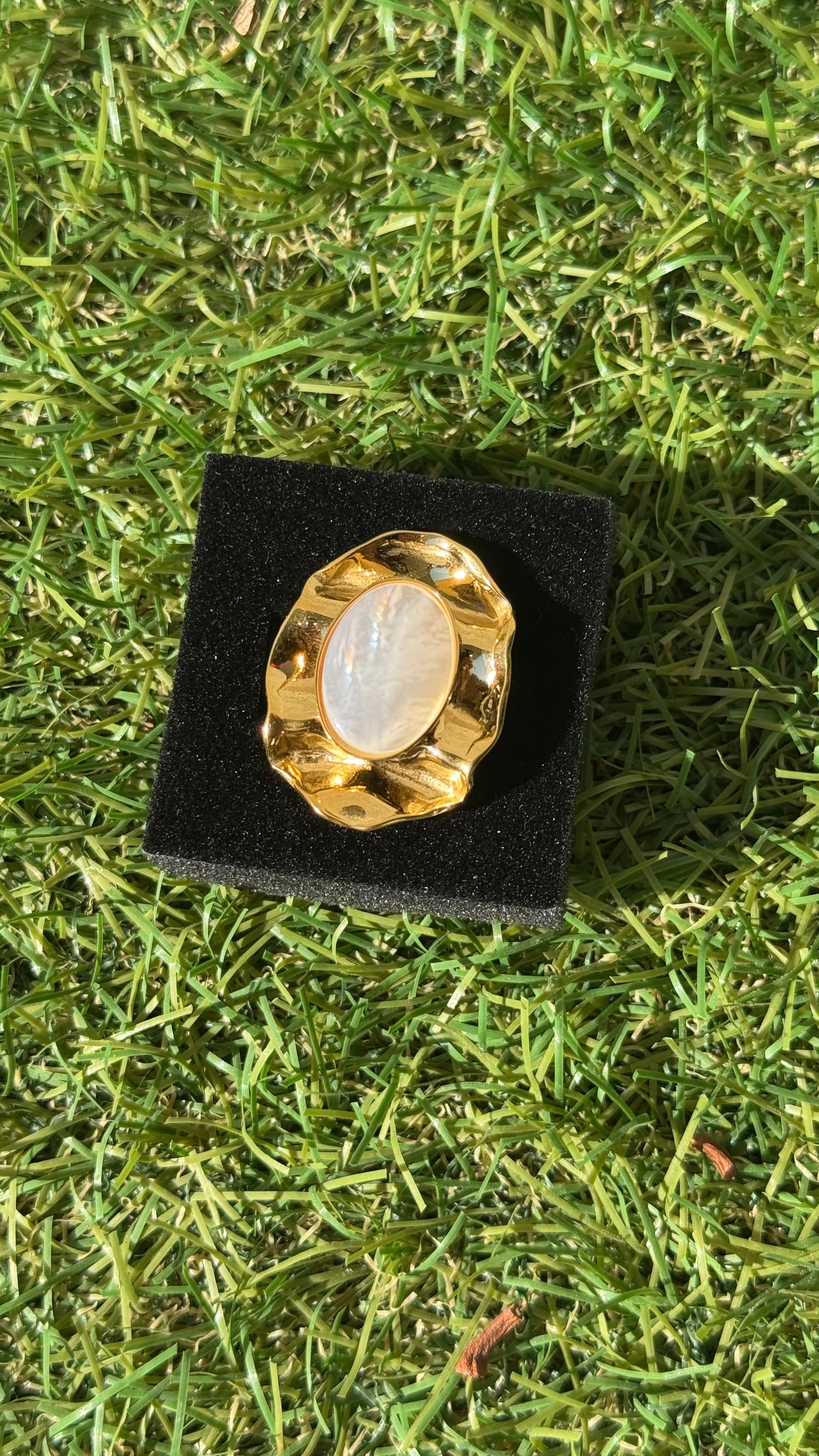 Anello con pietra bianca oro/ argento