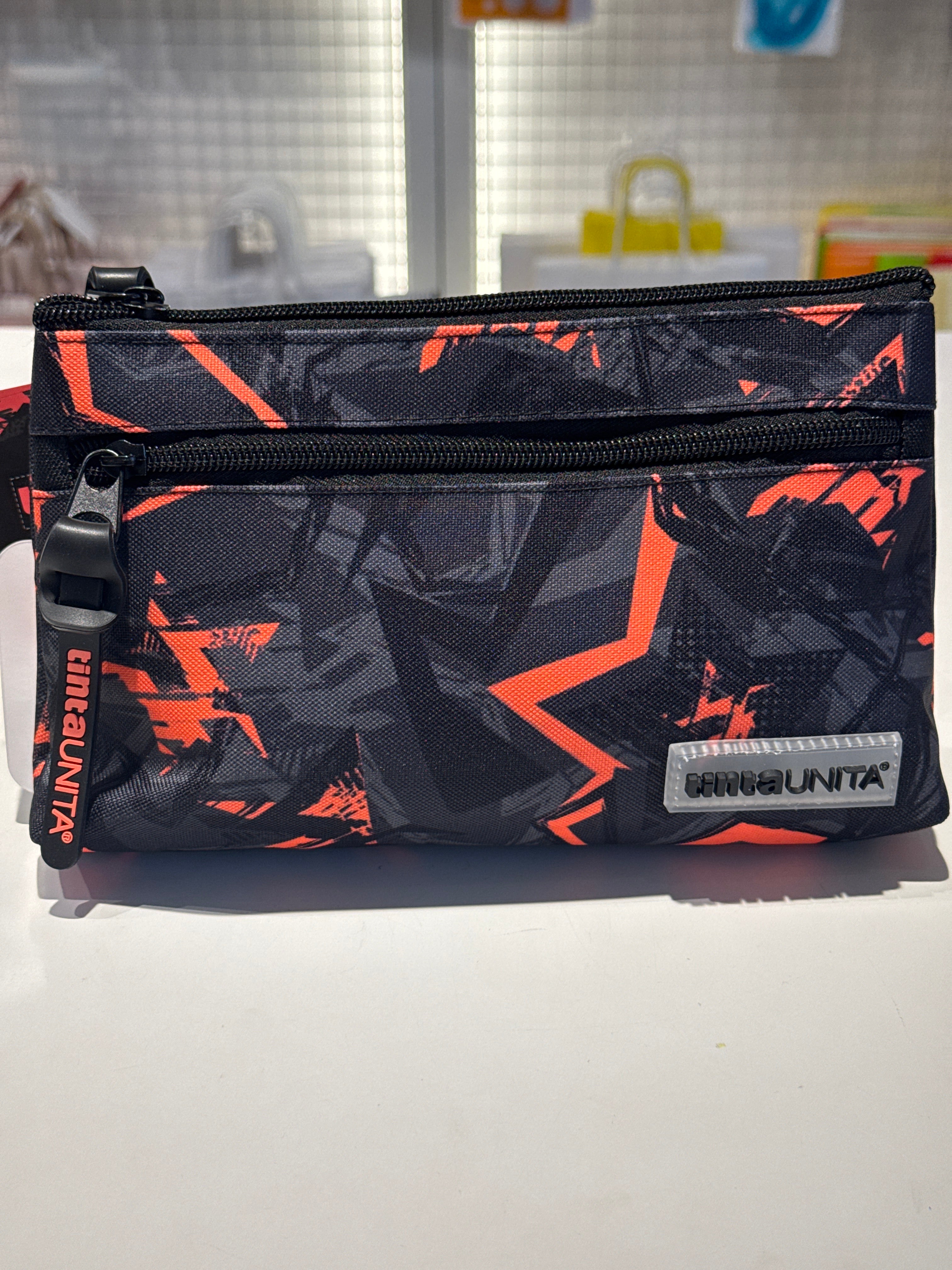 BUSTONE TRIANGOLARE STAR