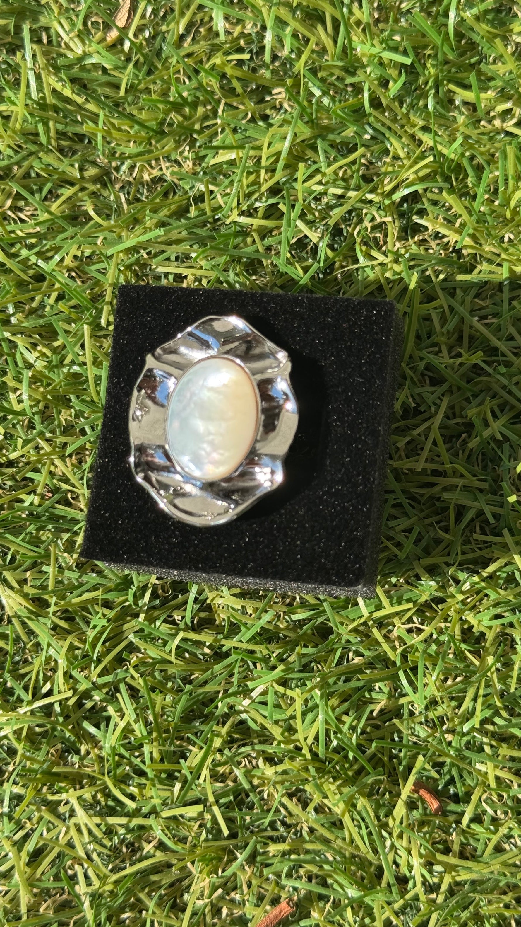 Anello con pietra bianca oro/ argento