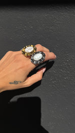 Anello con pietra bianca oro/ argento