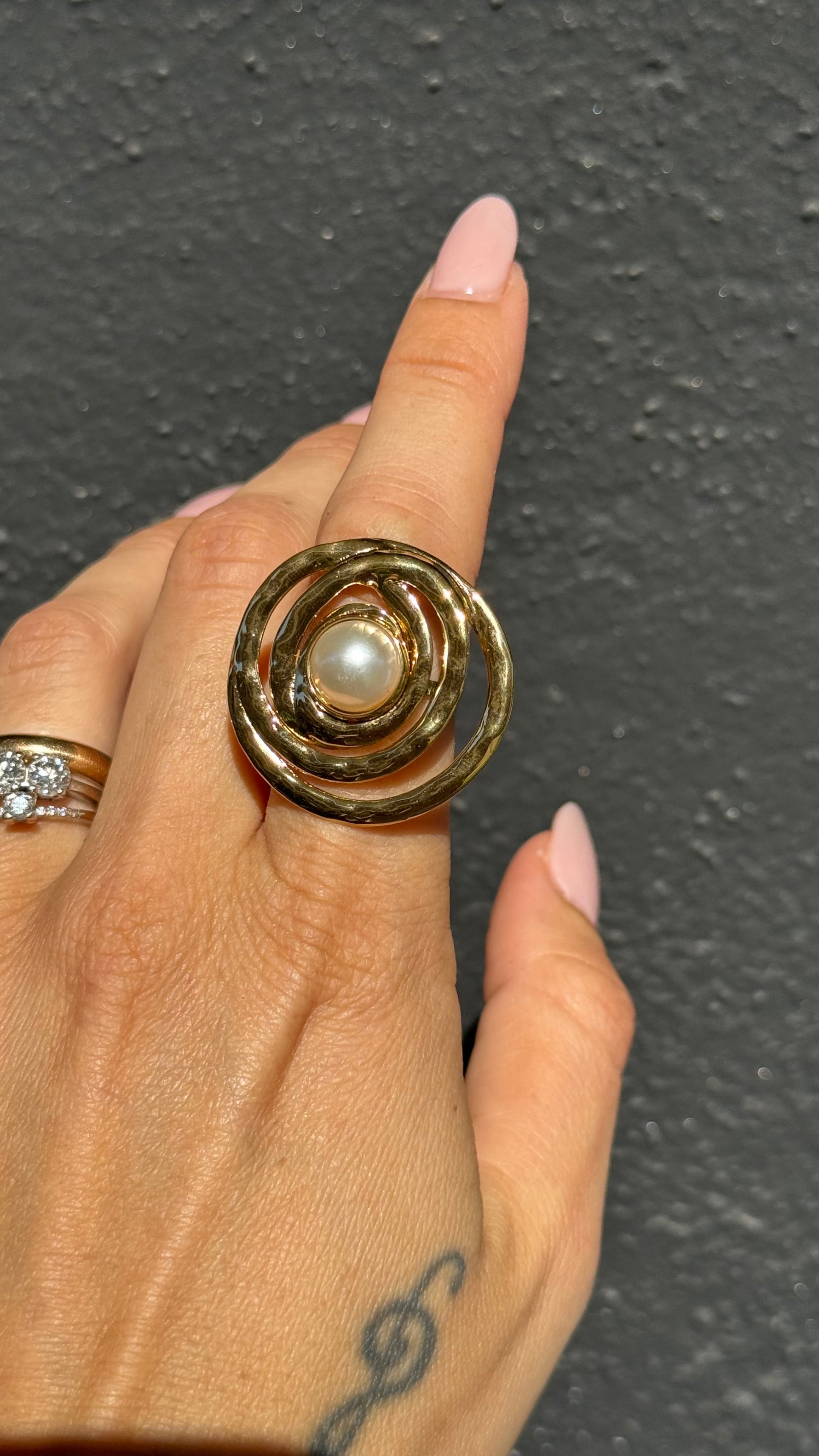 Anello sfera con perla