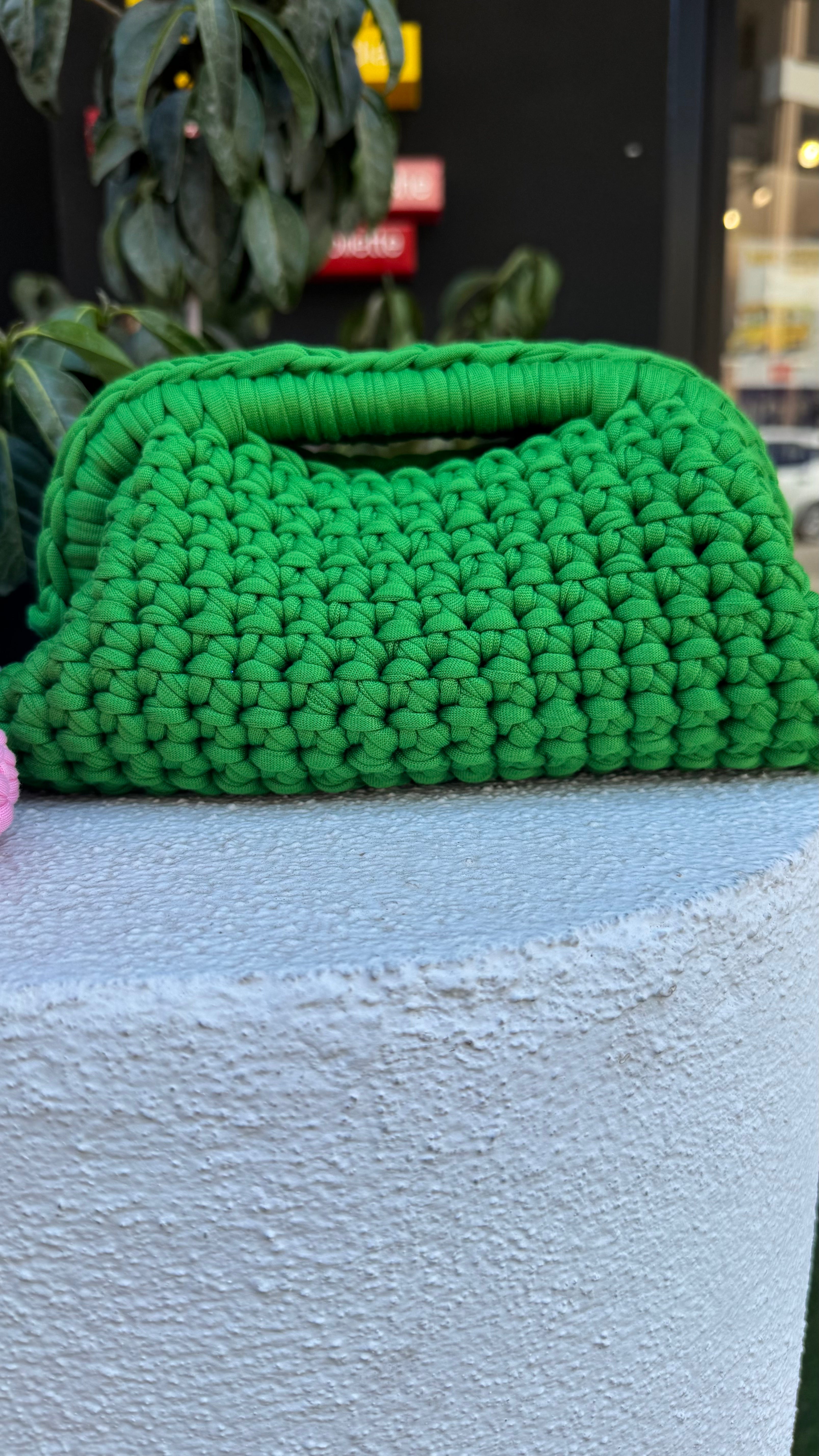 Pochette in crochet verde