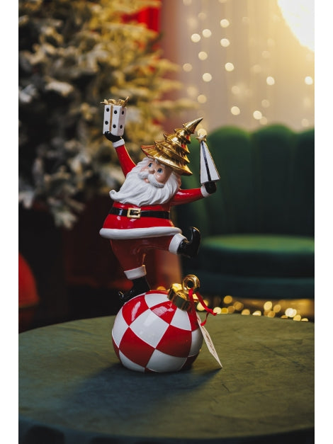 Santa Claus su sfera con albero